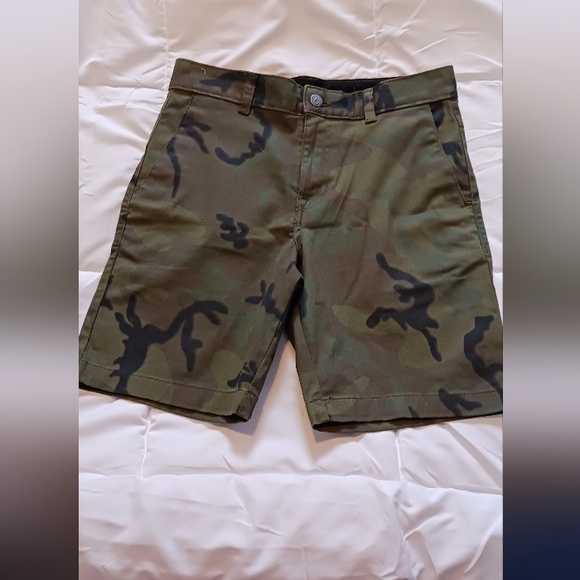 ****Volcom Vmonty Green Camo Chino Shorts Flat Front Size 29 Slash‎ Pockets - Picture 1 of 5